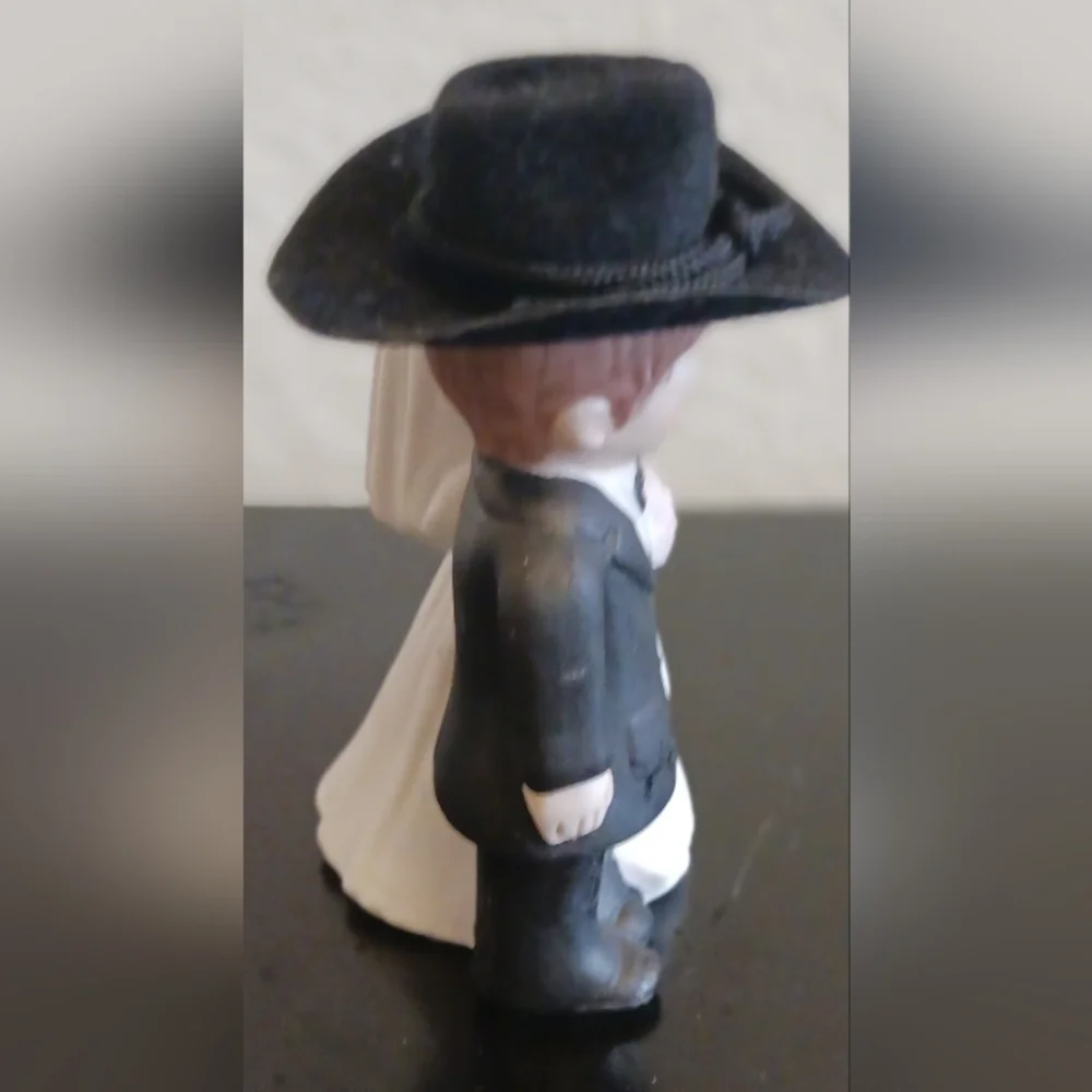 L B MFG 1990 PORCELAIN COWBOY BRIDE WEDDING CAKE TOPPER